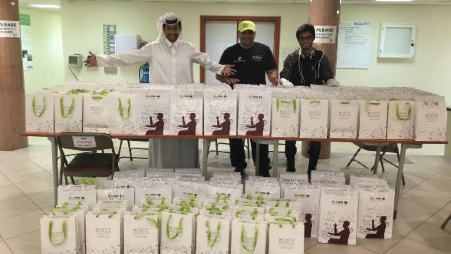 متطوعو أيادي الخير نحو آسيا "روتا" مع أكياس الهدايا