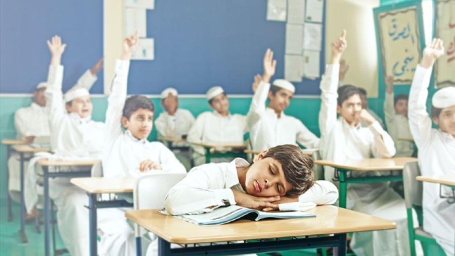 تتطلب الرعاية المثلى للطفل المصاب بالسكري دعم الأسرة والمدرسة وتعاونهم مع الفريق الطبي المعالج. 