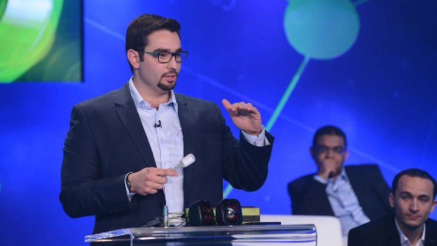 المخترع السوري، أنور المجركش، خلال مشاركته في منافسات الموسم الخامس من برنامج نجوم العلوم
