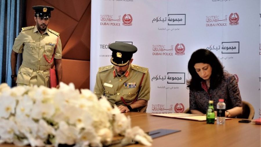 اللواء عبد الله خليفة المري، القائد العام لشرطة دبي، ود. أمينة الرستماني، الرئيس التنفيذي لمجموعة تيكوم