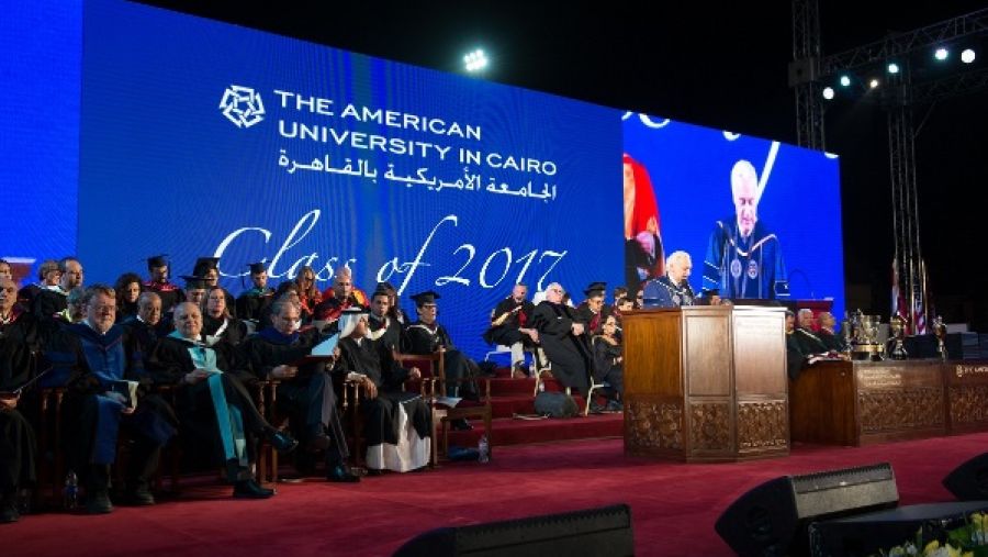 تم الأمس تكريم الطلاب في حفل التخرج لإنجازاتهم الأكاديمية وتفوقهم أيضا في الأنشطة خارج المنهج الدراسي.