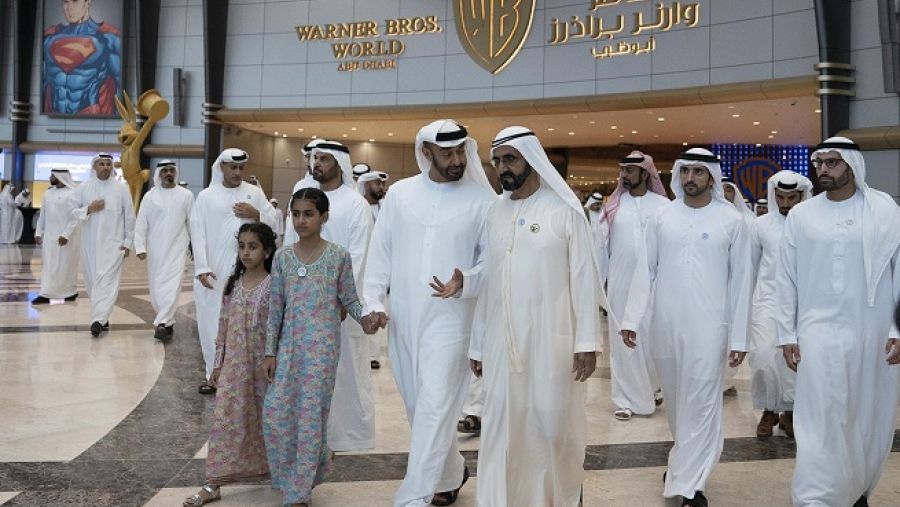 حضر سموهما حفل الافتتاح الرسمي للمدينة الترفيهية في منطقة "وارنر براذرز بلازا".