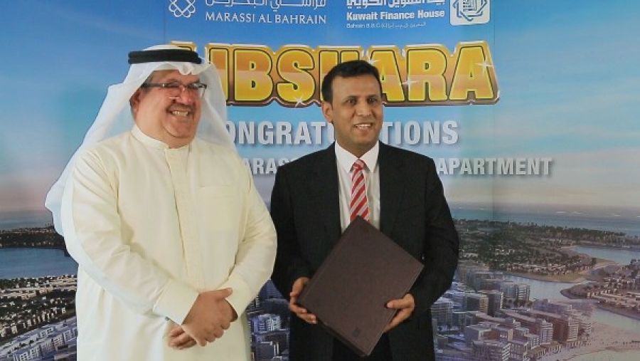 السيد خالد رفيع مع الفائز السيد عادل سريع