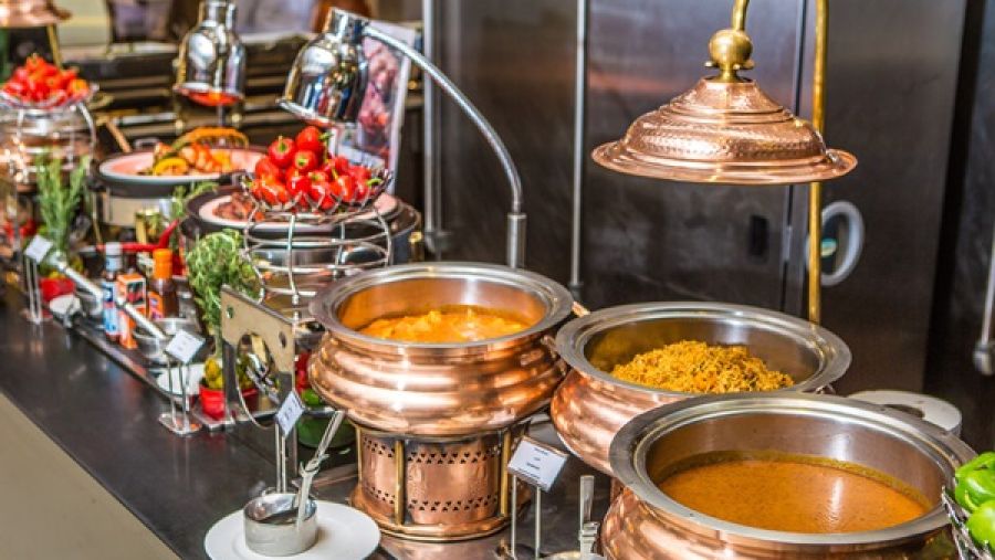 يقدم مطعم سفن هايتس أحد أكبر البوفيهات في دولة الإمارات والذي يشمل أشهى المأكولات العربية ومحطات الطهو الحي والعديد من الأطباق العالمية والحلويات التقليدية.