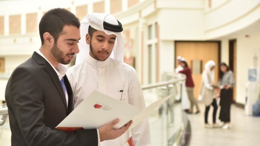 يأتي برنامج رايات بالتوافق مع رؤية المؤسسة الرامية إلى تمكين الشباب البحريني من تحقيق التميز والوصول إلى طموحاتهم.