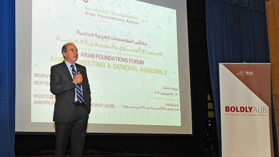 الدكتور عماد بعلبكي متحدثاً خلال جلسة الإفتتاح