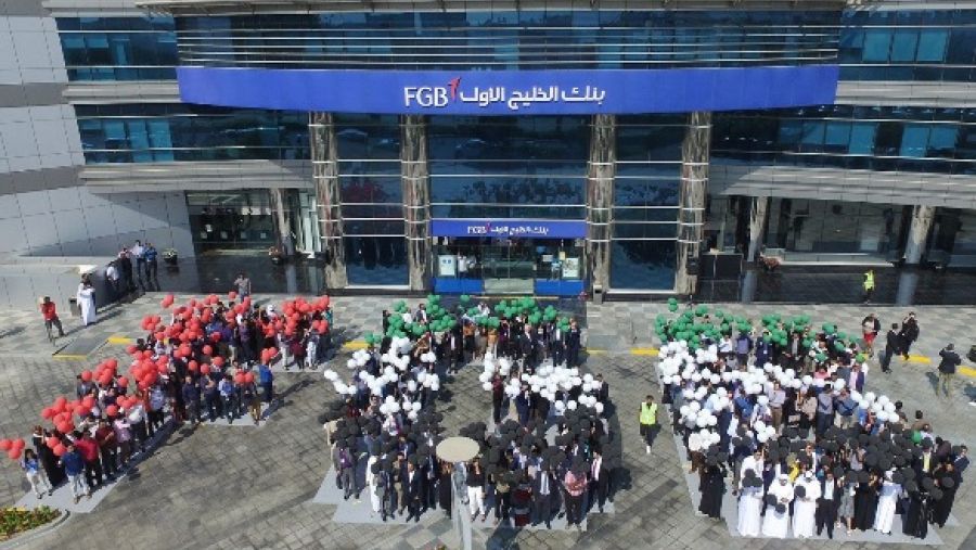 بنك الخليج الأول يشارك الإمارات احتفالاتها ويرفع العلم تجديداً للولاء