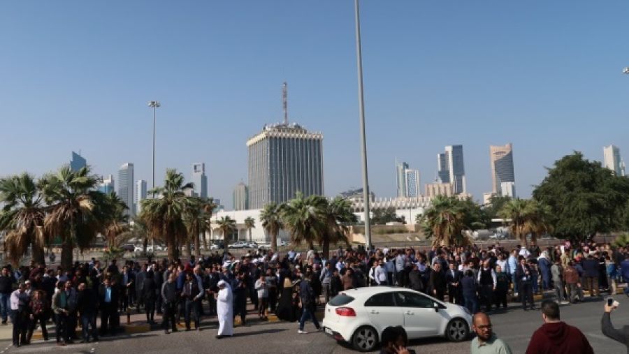 إخلاء وهمي للمبنى الرئيسي وذلك بالتعاون مع الإدارة العامة للدفاع المدني في وزارة الداخلية