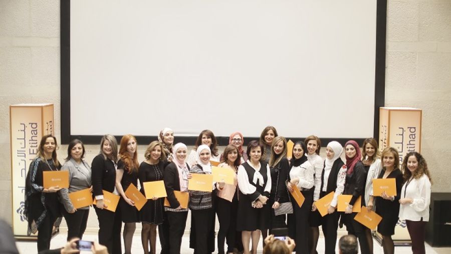السيدات المشاركات في الدورة الثانية من البرنامج تمكنّ على مدار ثلاثة أشهر من تطوير مهاراتهن الفردية والعملية.