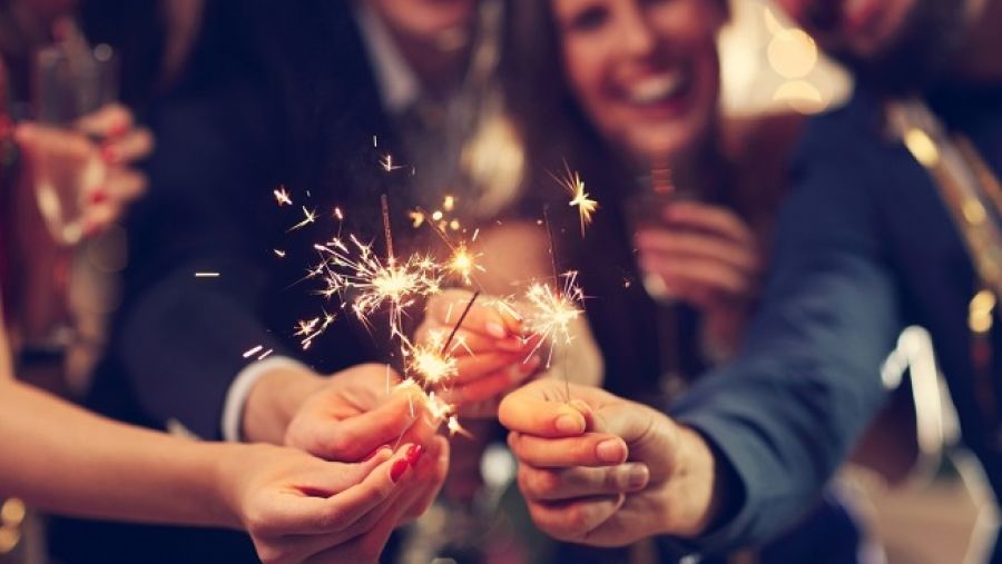 افتتح عام 2019 في الطابق 19 وتناول ما تشاء من المقبلات والمرطبات لقاء 2019 درهم لشخصين. 