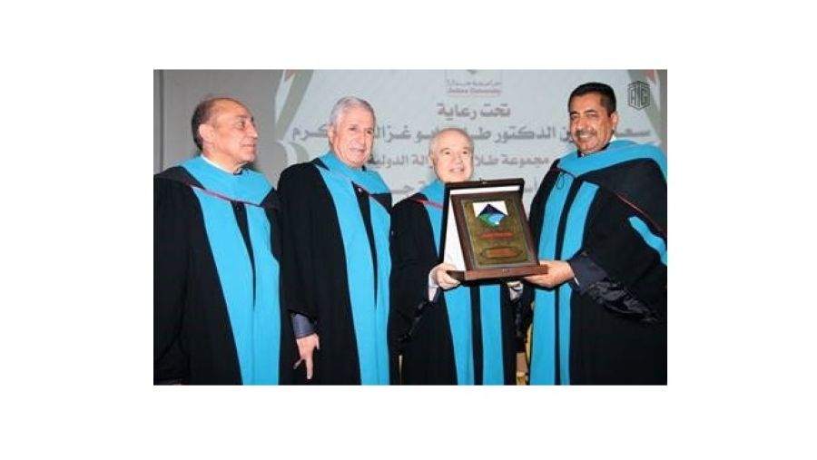 أعرب الدكتور أبوغزاله عن سعادته وفخره بتخريج كوكبة من طلبة الجامعة متمنيا لهم النجاح والتوفيق.
