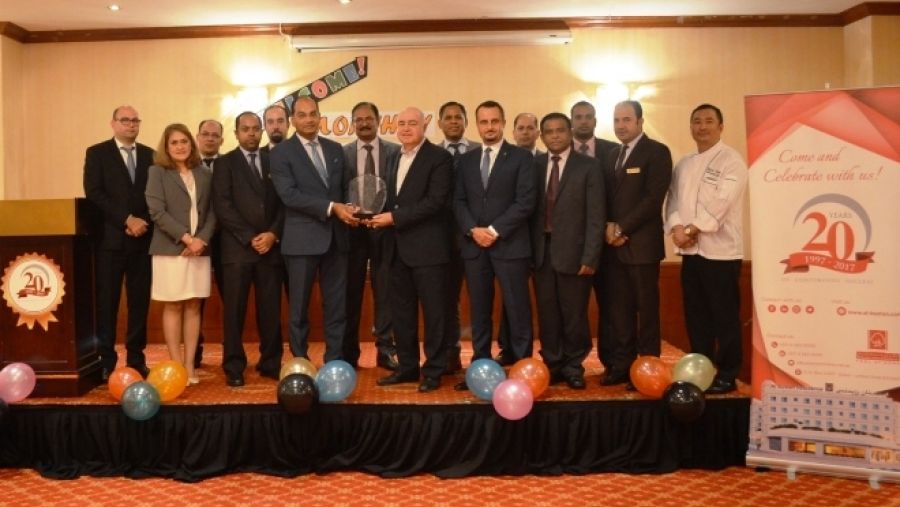 احتفل الفندق بإنجازات الموظفين المتميزة ضمن حفل تكريم الموظفين، حيث أشاد موسى الحايك بفريق الإدارة والموظفين بأدائهم المتميز وتقديمهم الخدمات المتميزة في الفندق.