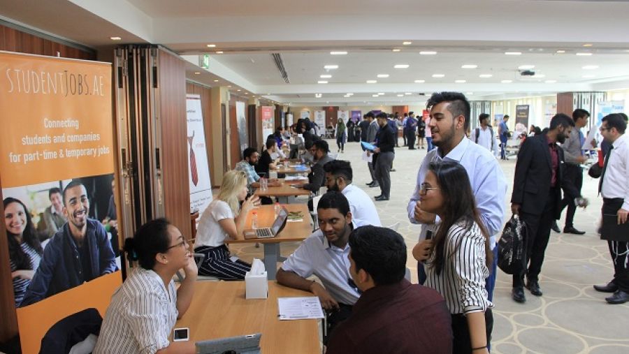 شهد المعرض حضوراً استثنائياً بلغ 2,000 طالب بمشاركة لافتة من 27 جامعة و60 جهة توظيف.
