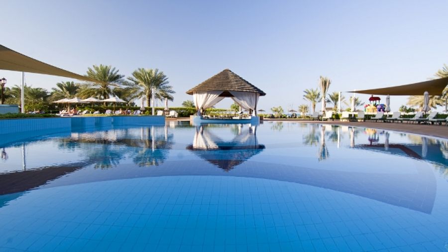 يبدو الحصول على استراحة صغيرة على طول الشاطئ الرملي الأبيض النظيف مع مجموعة كاملة من الأنشطة الشاطئية والرياضات المائية أمرًا مغريًا ومشوقًا.