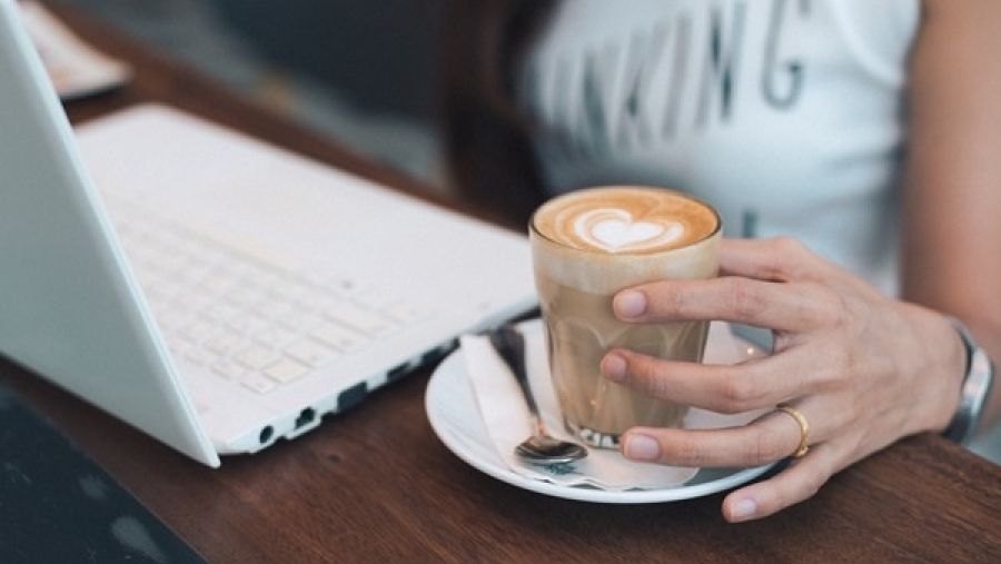 57% في دولة الإمارات العربية المتحدة يقرون بتحسن علاقاتهم العاطفية بفضل شبكات التواصل الاجتماعي