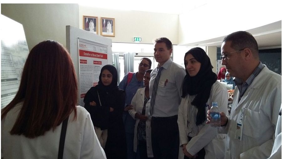 أعضاء من فريق التبرّع بالخلايا الجذعية في المركز الوطني لعلاج وأبحاث السرطان يسلّطون الضوء على الإنجازات التي تم تحقيقها ضمن برنامج خدمات التبرع بالخلايا الجذعية أثناء مؤتمر أكاديمية الدوحة الدولية للتبرع بالأعضاء.