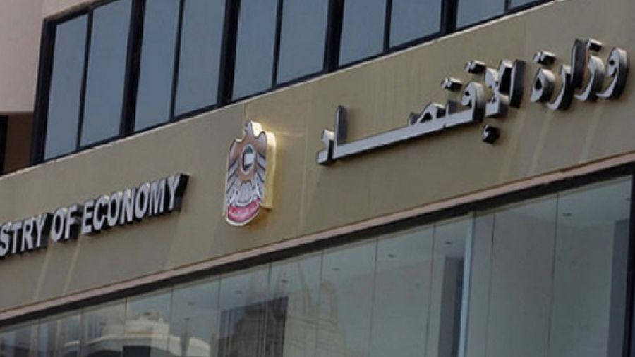 تشكل الزراعة ما نسبته 15.9% من الناتج المحلي الاجمالي، والصناعة ما نسبته 32.7%، والخدمات ما نسبته 41.3%، وتعتبر كل من الولايات المتحدة والصين واليابان الشركاء الرئيسيين لفيتنام في التصدير.