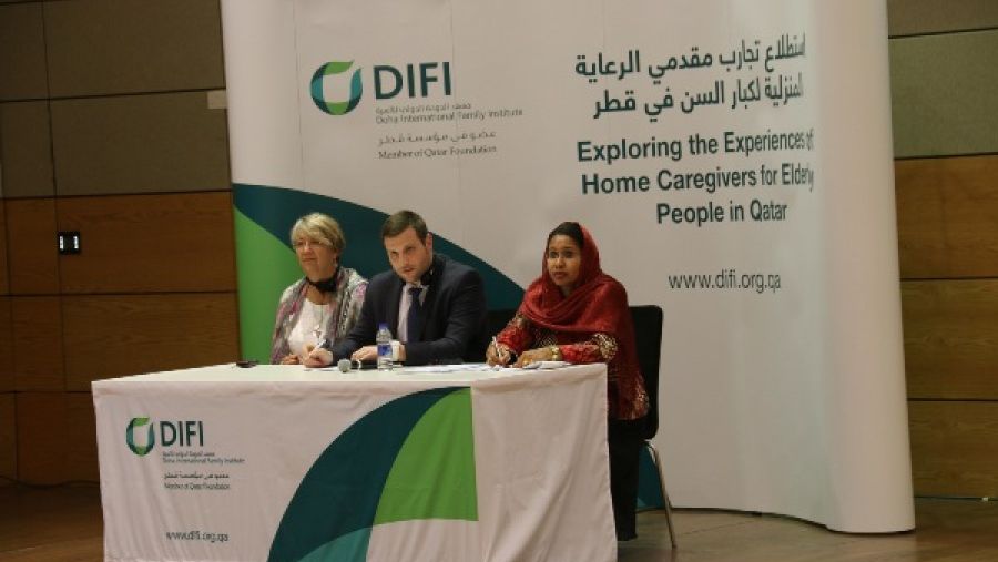 جانب من ندوة "استطلاع تجارب مقدمي الرعاية المنزلية لكبار السن في قطر" التي نظمها معهد الدوحة الدولي للأسرة