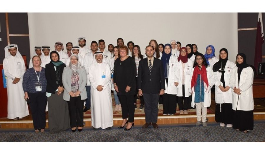 إدارة التعليم الطبي بحمد الطبية وكلية الطب في جامعة قطر تعقدان دورة توجيهية لدفعة 2017 من طلبة الطب المستجدّين في الجامعة.