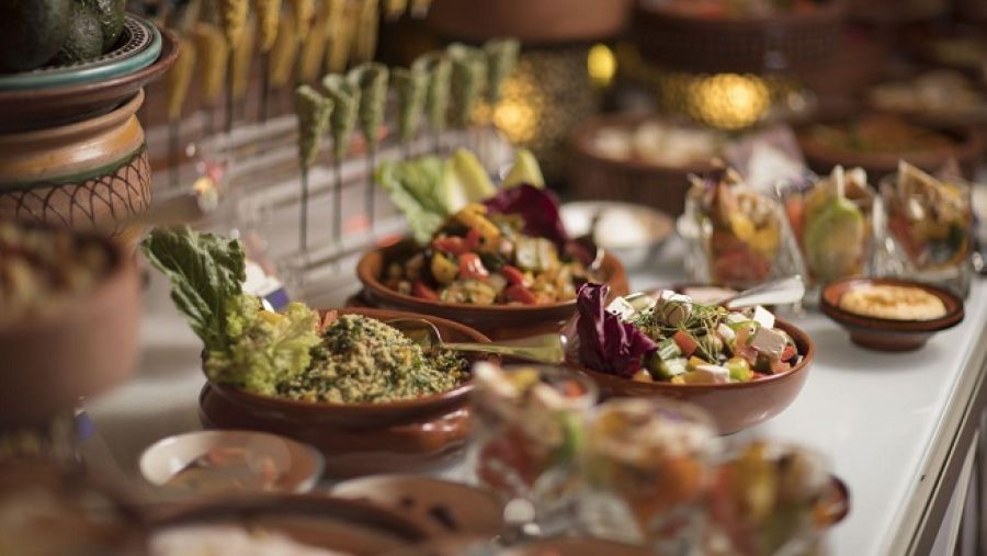 يمكن لضيوف مطعم "ليوبولدز أوف لندن" الاستمتاع بقائمة الطعام المعدة على يد أفضل خبراء الطهي.