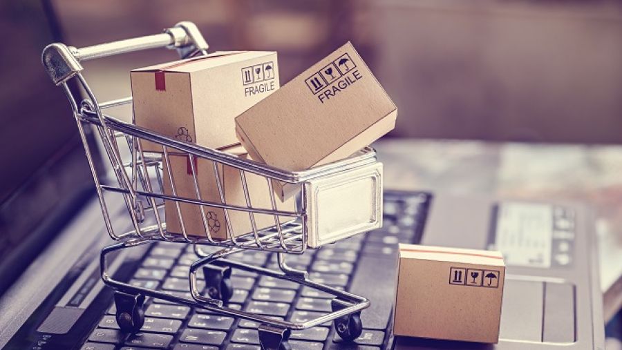 هيئة تنظيم الاتصالات تعمل على تشجيع البيئة التنظيمية وتطوير مبادرات إلكترونية تمكّن من تأمين المعاملات والتجارة الإلكترونية. (Shutterstock)