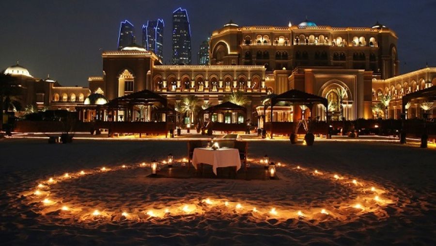 أظهر اهتمامك بنصفك الآخر من خلال اصطحابه لتجربة أربعة أطباق إيطالية فاخرة في مطعم ميزالونا الساحر.