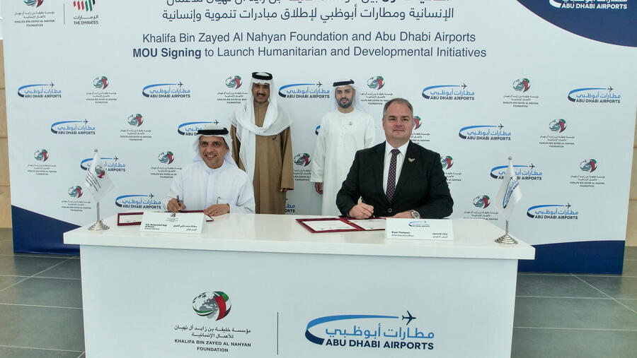 مؤسسة خليفة الإنسانية ومطارات أبوظبي توقعان اتفاقية للتعاون المشترك