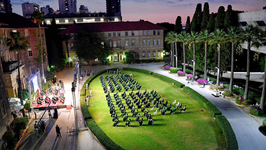 الجامعة الأميركية في بيروت أقامت احتفالات تخرّج في كليات التمريض والطب والعلوم الصحية وامتثلت لكل الاجراءات الوقائية