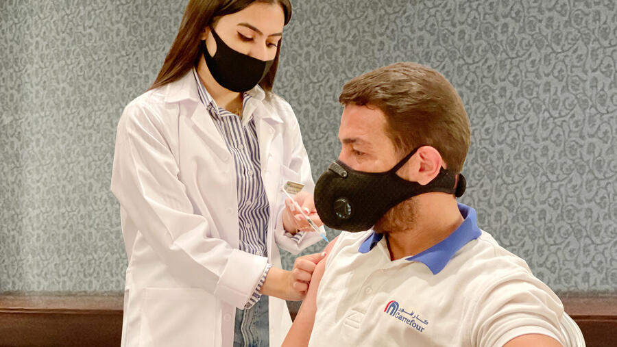 كارفور تعلن انتهاء المرحلة الأولى من تطعيم فريق عملها ضد فيروس كوفيد-19