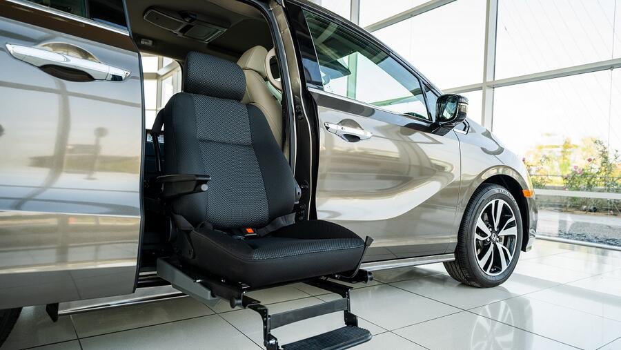 المشروعات التجارية التابعة لمجموعة الفطيم تطلق سيارة هوندا أوديسي تورينج 20 إم واي الملائمة لمستخدمي الكراسي المتحركة