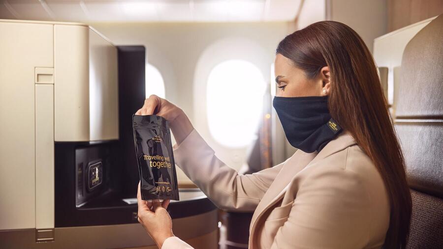 الاتحاد للطيران توفّر كمامة الوجه الواقية من الميكروب لضيوف الدرجات الممتازة