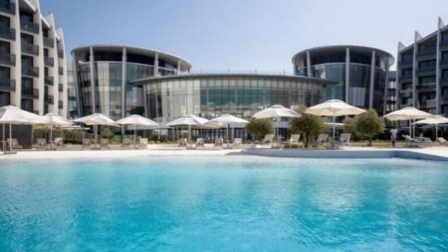  جميرا في منتجع جزيرة السعديات ومؤسسة "تحقيق أمنية" يتعاونان لإثراء حياة الأطفال المرضى في المنطقة 