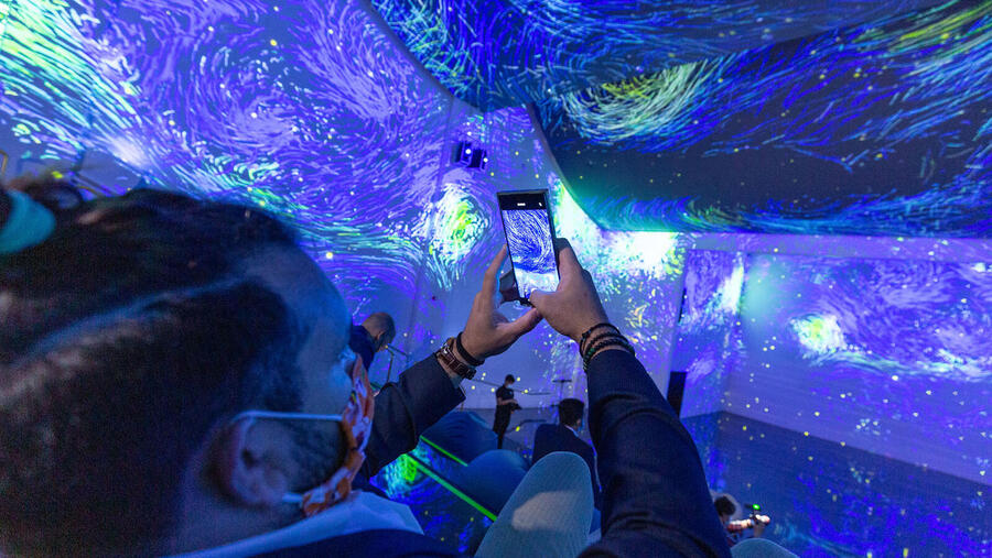 "إبسون" تتوقع ارتفاعًا في الطلب على إقامة الفعاليات ذات التقنيات الغامرة والتفاعلية في الشرق الأوسط