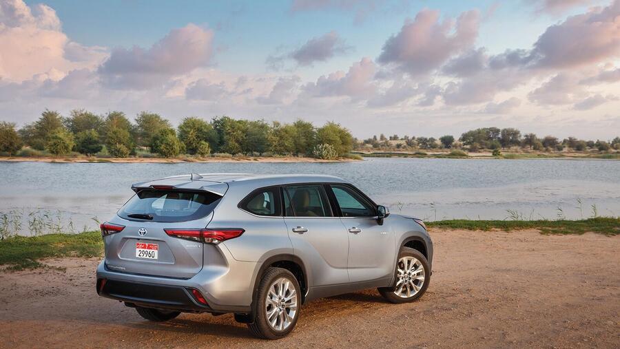  أحدث سيارة رياضية متعددة الأغراض هايبريد من علامة تويوتا متوفرة الآن في الإمارات