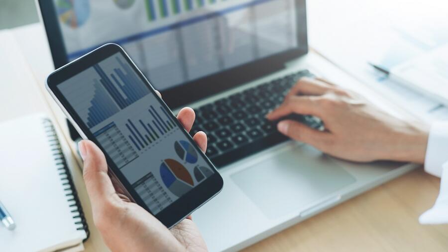 باحثة إماراتية في جامعة خليفة تطور أداة جديدة على الإنترنت لتسهيل عملية تحليل المشاعر تجاه تطورات فيروس كورونا المستجد على تويتر