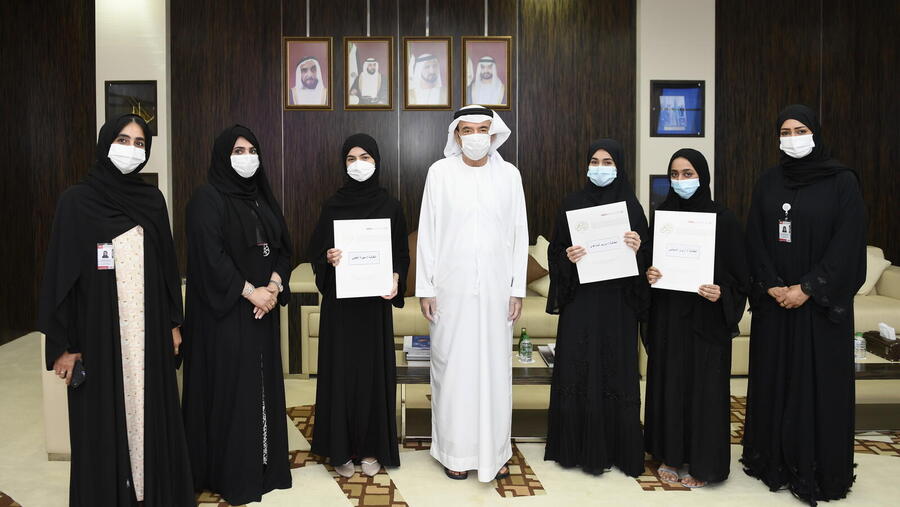 زكي نسيبة يُكرّم الطالبات الفائزات في مسابقة "مسبار الأمل الأدبية"