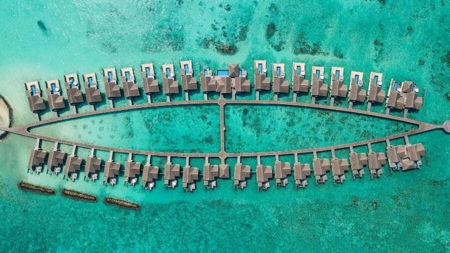 احصل على إقامة مجانية في فيلا ووتر صن رايز بمنتجع Fairmont Maldives Sirru Fen Fushi