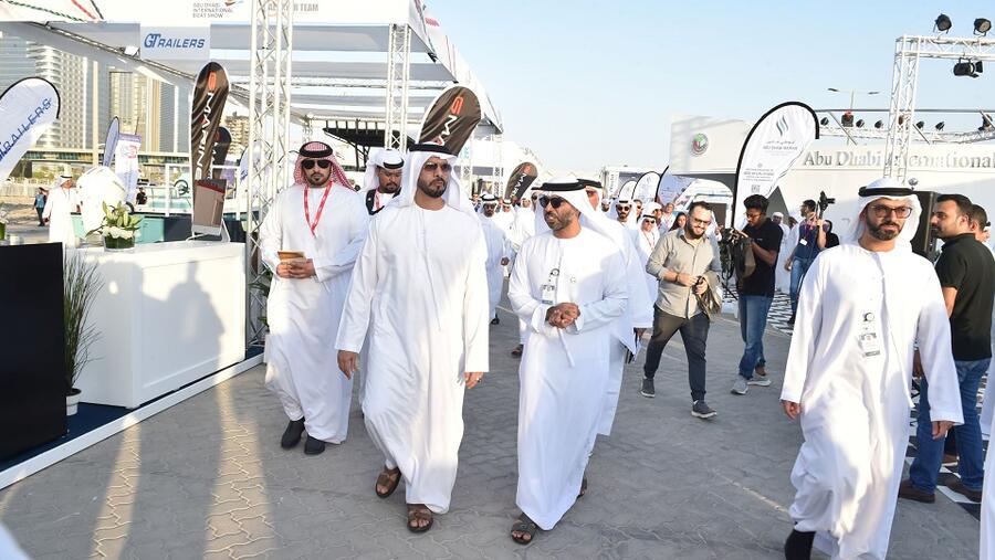 خلال المعرض