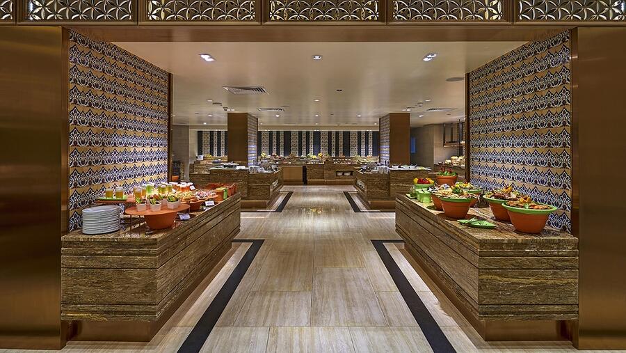 مطعم لومي في فندق ميلينيوم المطار دبي