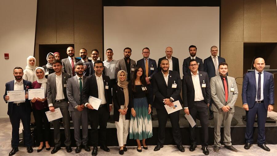 إس إيه بي تحتفل بتخريج 22 من المشاركين في برنامج المهنيين الشباب في الأردن.