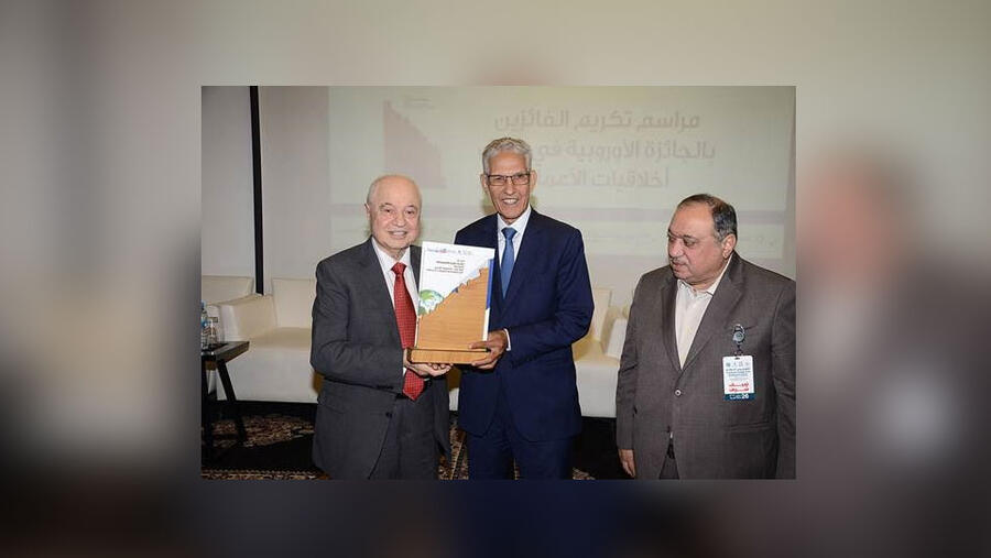 خلال الحدث