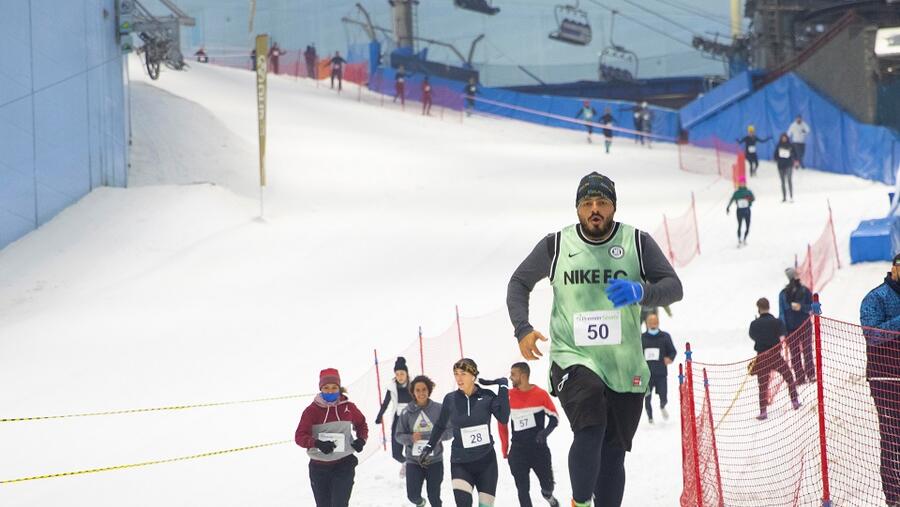400 مشارك في النسخة الثانية من سباق دبي للجري الثلجي