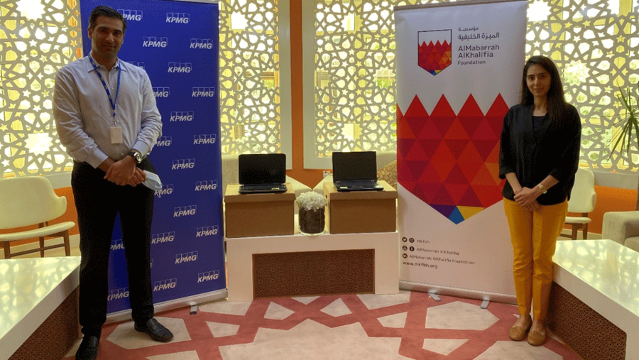 كي بي إم جي في البحرين تتبرع بمئة حاسوب محمول للمؤسسات الخيرية 