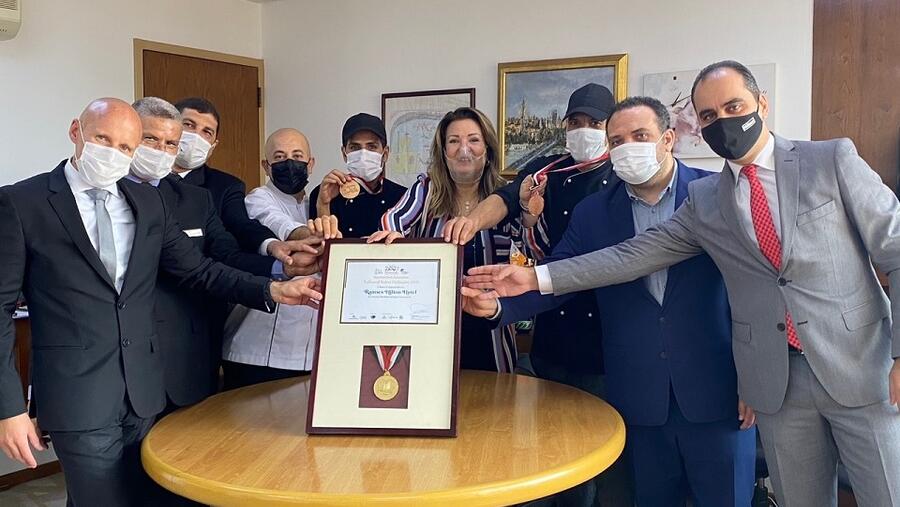 رمسيس هيلتون يفوز بميداليتين من جمعية الطهاة المصريين 