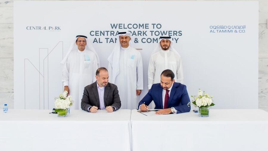 حفل التوقيع بين أبراج سنترال بارك، مركز دبي المالي  والتميمي ومشاركوه. بحضور عصام التميمي، رئيس مجلس الإدارة وسامر القضاه، الشريك الإداري لشركة التميمي ومشاركوه وعارف مبارك الرئيس التنفيذي رئيس مجلس الإدارة وسعيد القطامي نائب رئيس مجلس الإدارة وهاني فنسا المدير المالي في شركة أراضي للتطوير العقاري. 