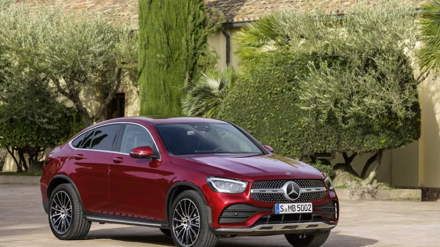 تتميز سيارة GLC كوبيه بمظهرها الديناميكي وأناقة خطوطها.