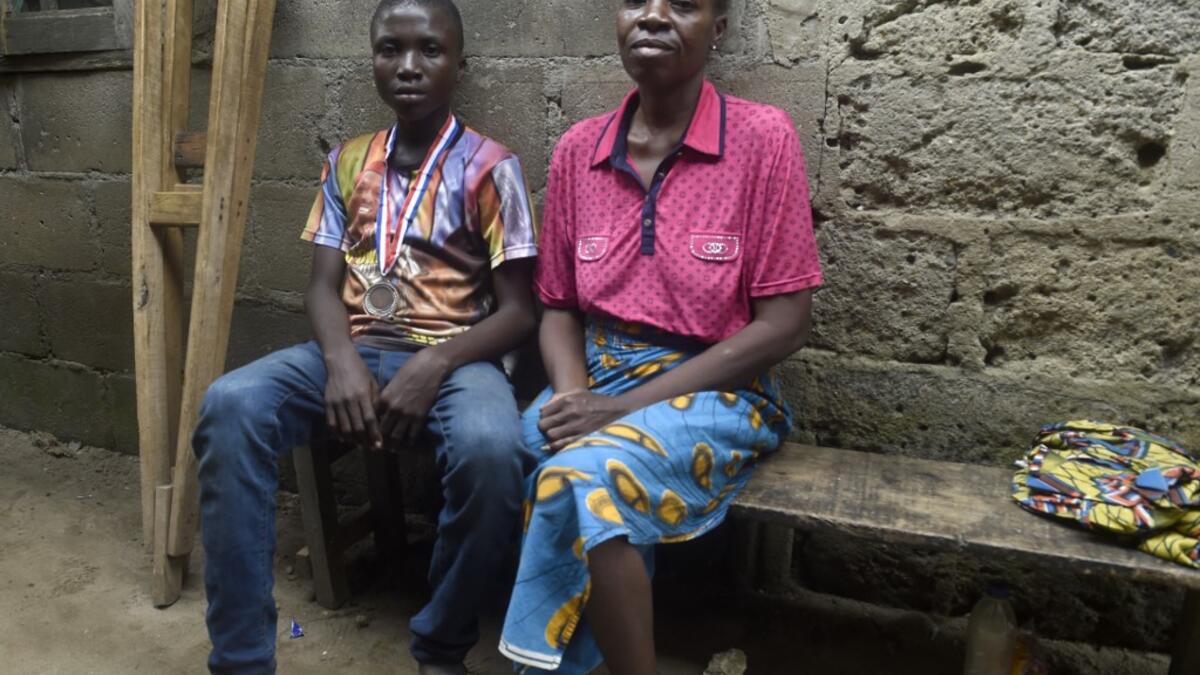 In front of chess boards in Lagos, children are busy, concentrating. They are thinking about the next move they will make, as part of a project that is supposed to bring hope to a slum in Nigeria's megapolis.  PIUS UTOMI EKPEI / AFP