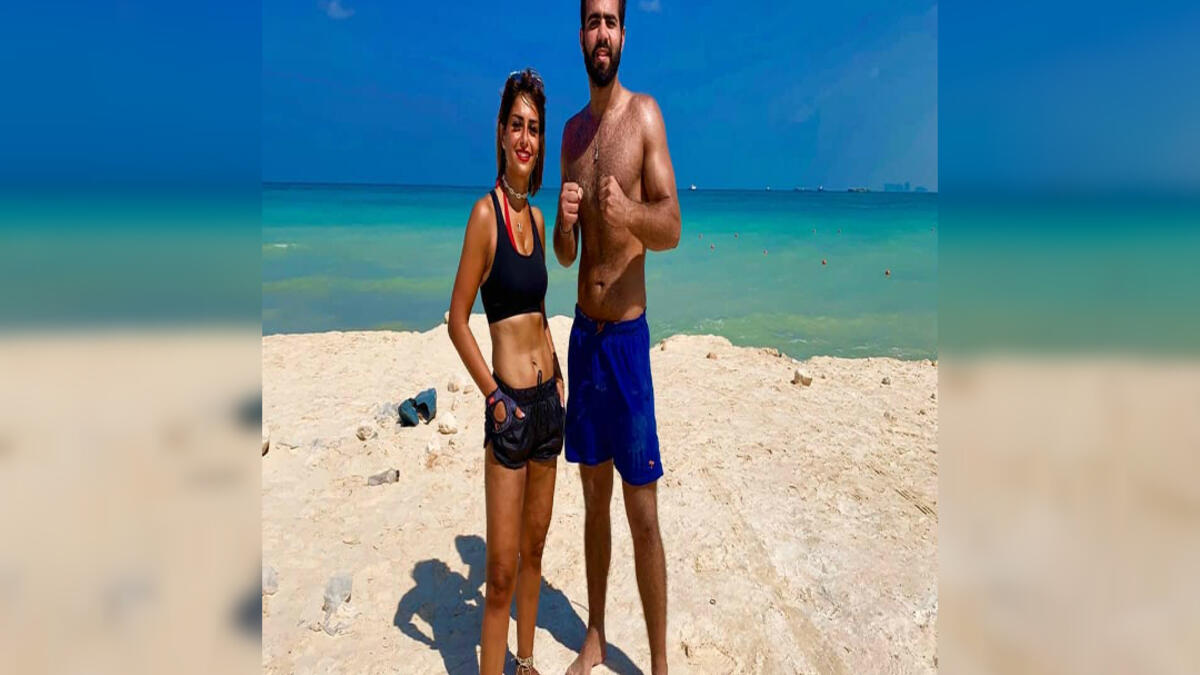 Menna closing fight with her personal coach on the beach in the North Coast source @manoushafadali instagram