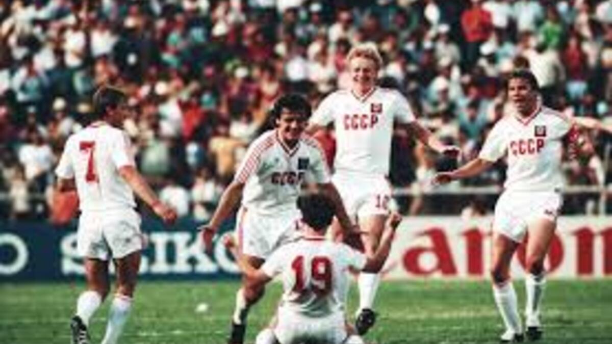 الاتحاد السوفييتي: فاز بالذهبية في مناسبتين عامي 1956 و1988