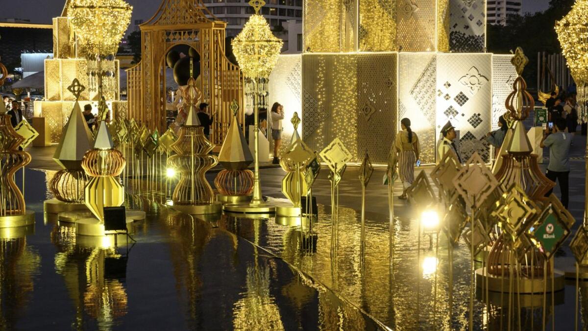 People take pictures with Christmas decorations at the Iconsiam shopping mall in Bangkok on December 6, 2019. Mladen ANTONOV / AFP